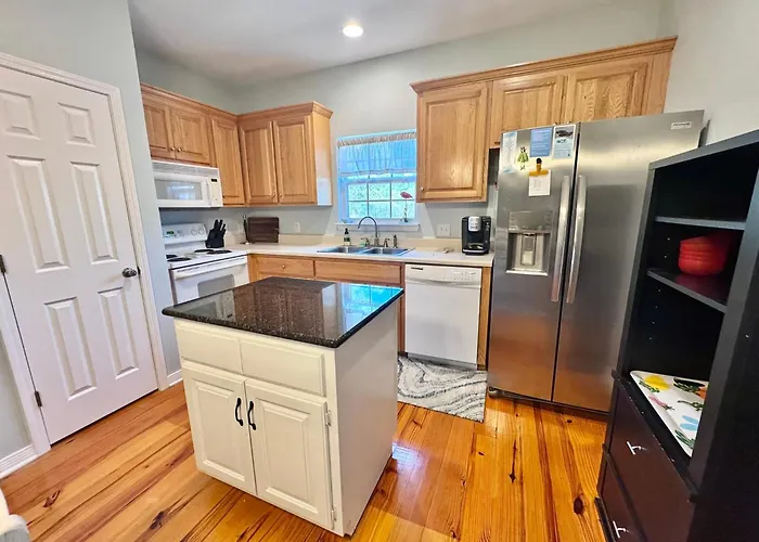 Welcome To 3br/2ba Charming Coastal Holiday home Gulf Shores