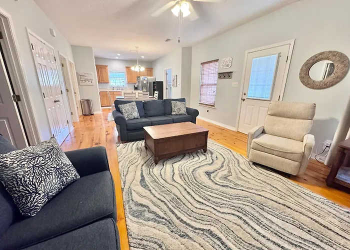 Welcome To 3br/2ba Charming Coastal Holiday home