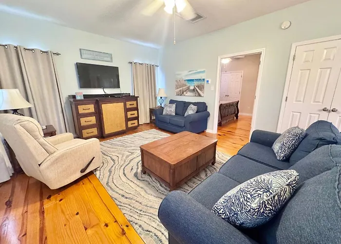 Welcome To 3br/2ba Charming Coastal Holiday home Gulf Shores