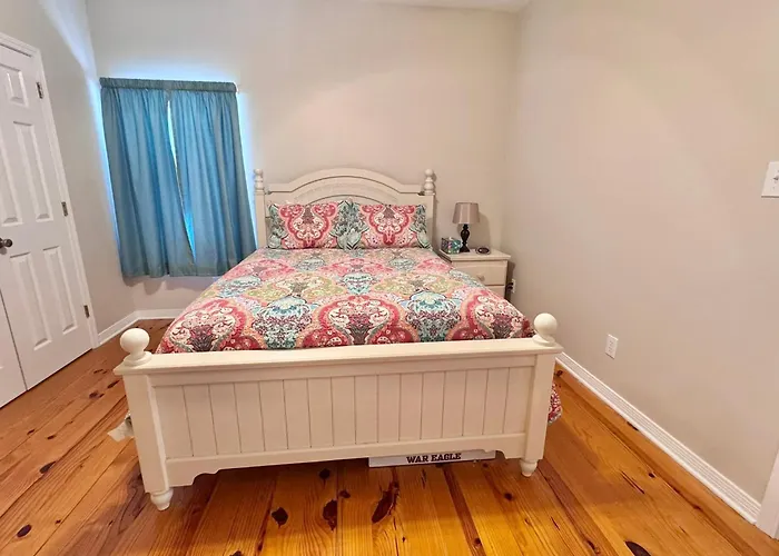 Welcome To 3br/2ba Charming Coastal Holiday home Gulf Shores